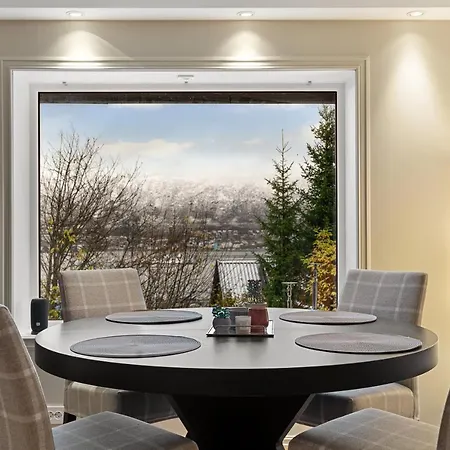 Leilighet Cozy Elegant 2bedroom W/parking And View Tromsø